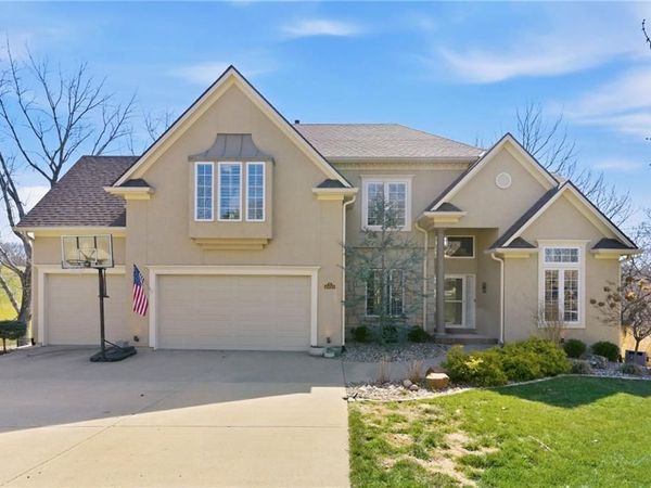6103 Mashie Court, Parkville, MO 64152