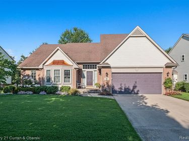 781 Pheasant Run West Drive, Wixom, MI 48393