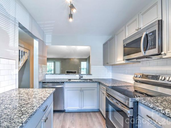 6129 Windsor Gate Lane, Charlotte, NC 28215