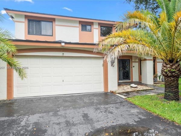 2481 N Riverdale Dr N, Miramar, FL 33025