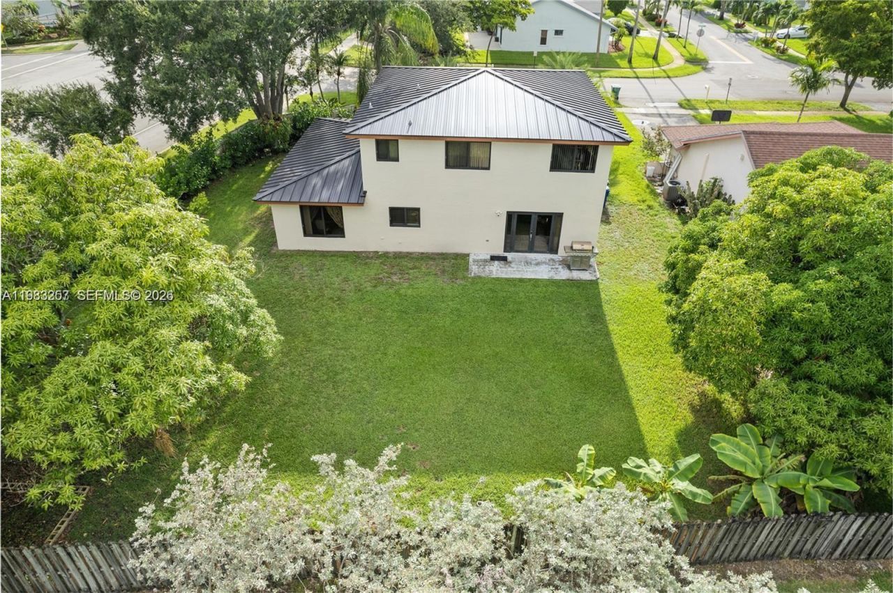 2481 N Riverdale Dr N, Miramar, FL 33025 Photo