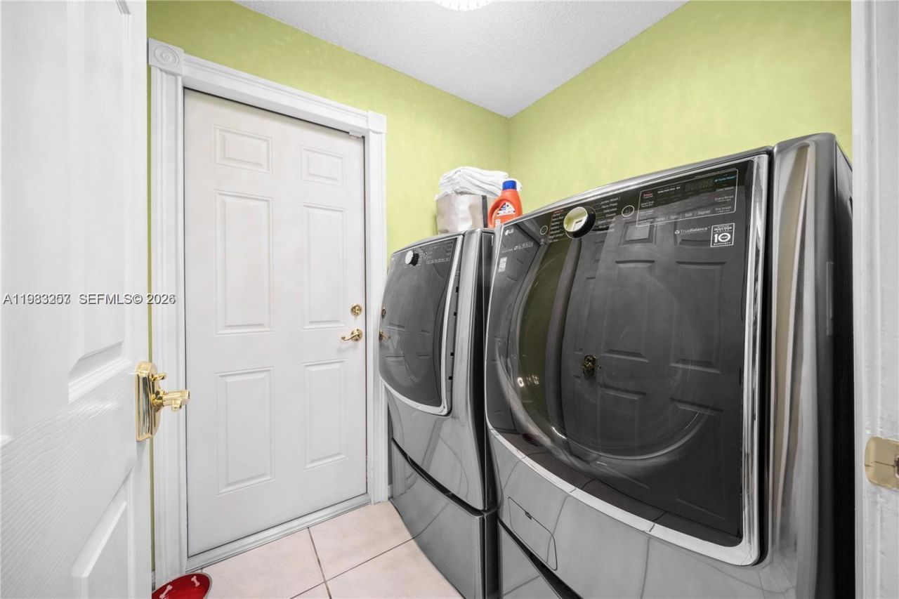 2481 N Riverdale Dr N, Miramar, FL 33025 Photo