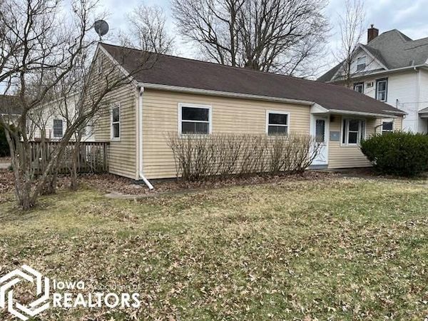 706 E Burlington Avenue, Fairfield, IA 52556