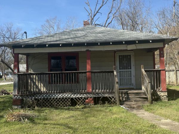 107 S Beeman Street , Pineville, MO 64856