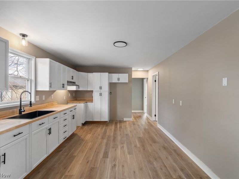 75 W Dartmore Avenue, Akron, OH 44301 Photo 8