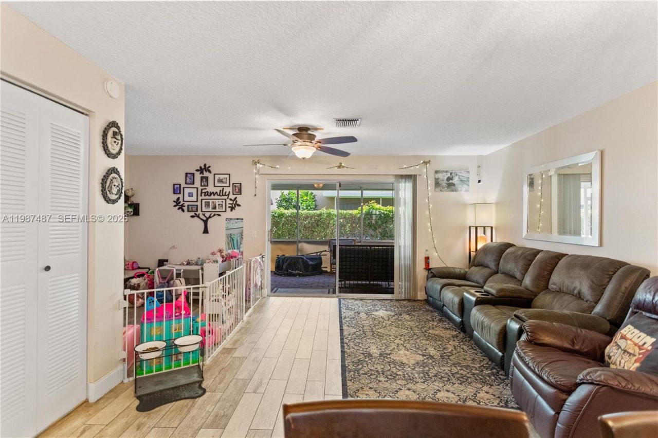 337 Waterside Dr, Unit 337, Hypoluxo, FL 33462 Photo