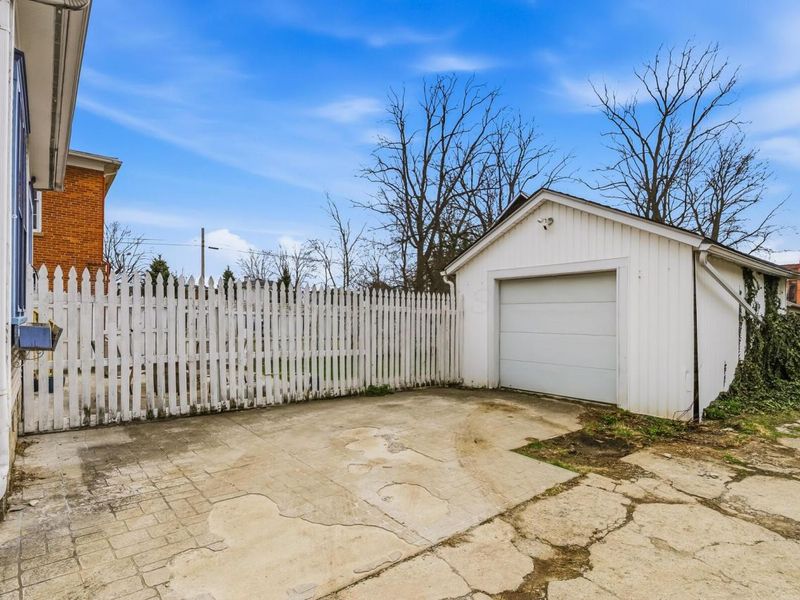 71 W Central Avenue , Delaware, OH 43015 Photo 27