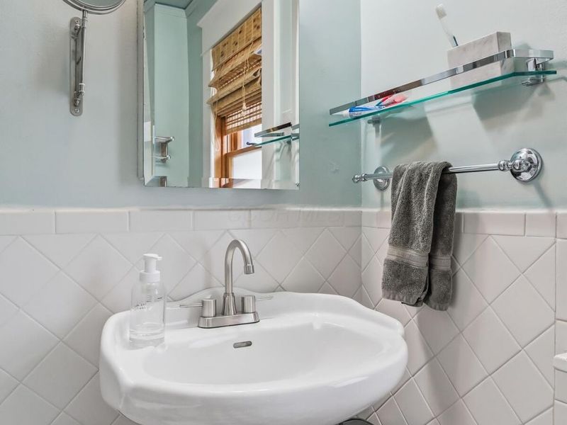 71 W Central Avenue , Delaware, OH 43015 Photo 32