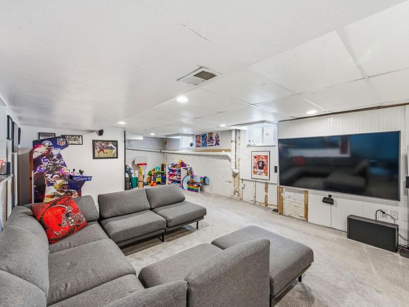 71 W Central Avenue , Delaware, OH 43015 Photo 40