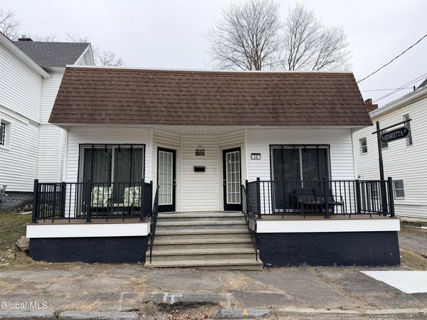 15 Henrietta Street, Amsterdam, NY 12010