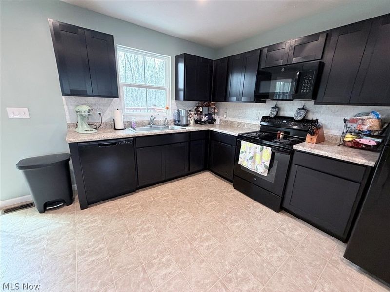 177 Raintree Lane , Painesville, OH 44077 Photo 27