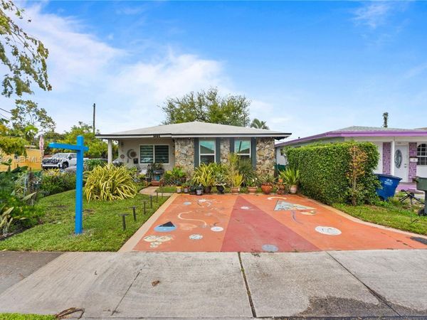 720 NW 4th St , Hallandale Beach, FL 33009