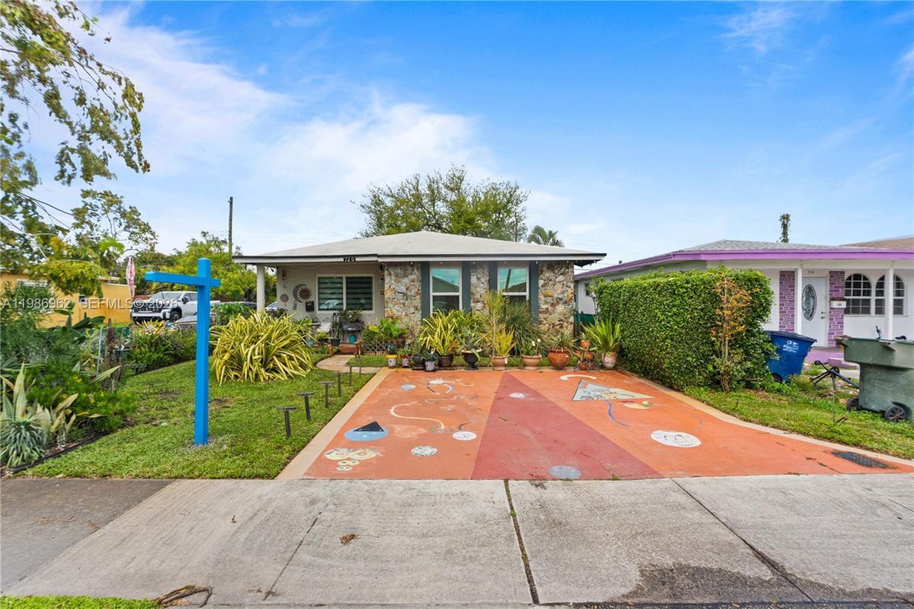 720 NW 4th St , Hallandale Beach, FL 33009 Photo