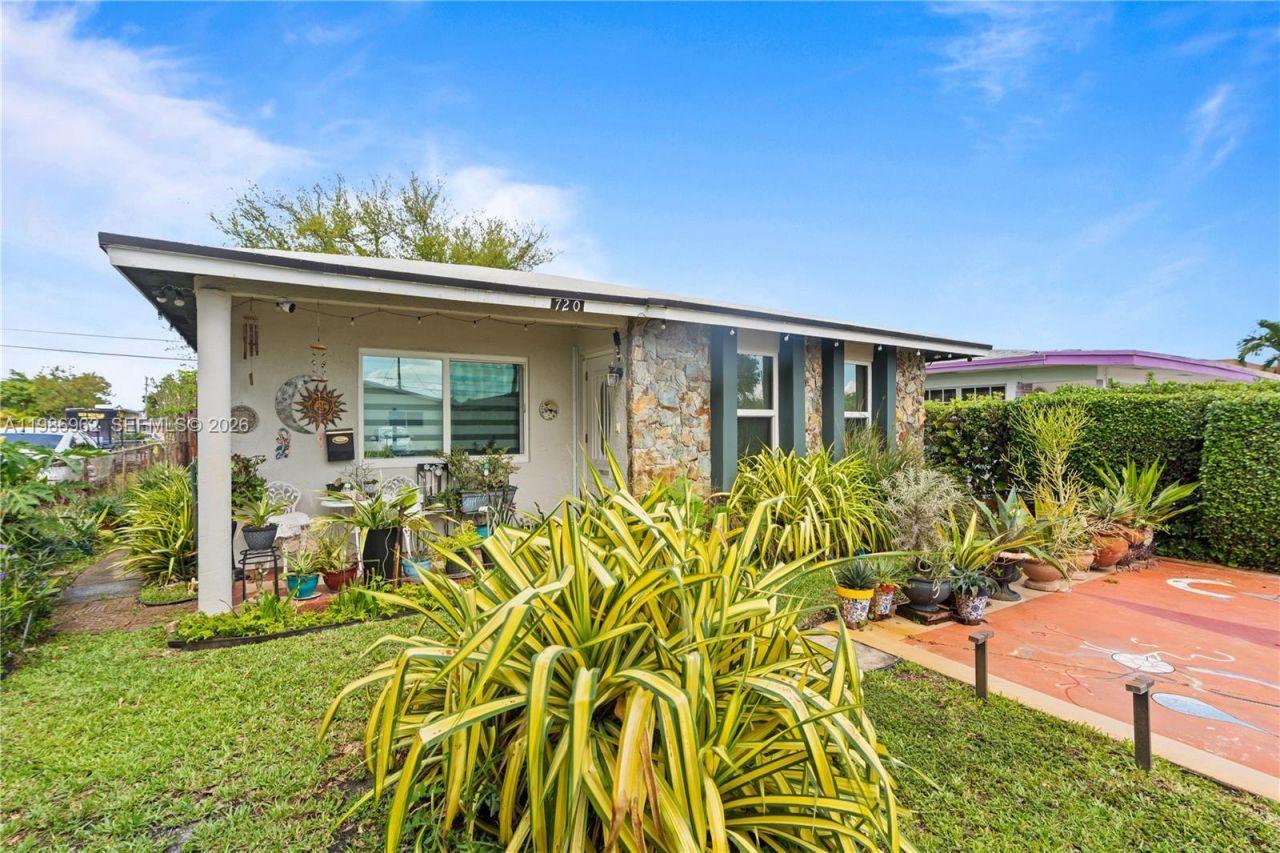 720 NW 4th St , Hallandale Beach, FL 33009 Photo