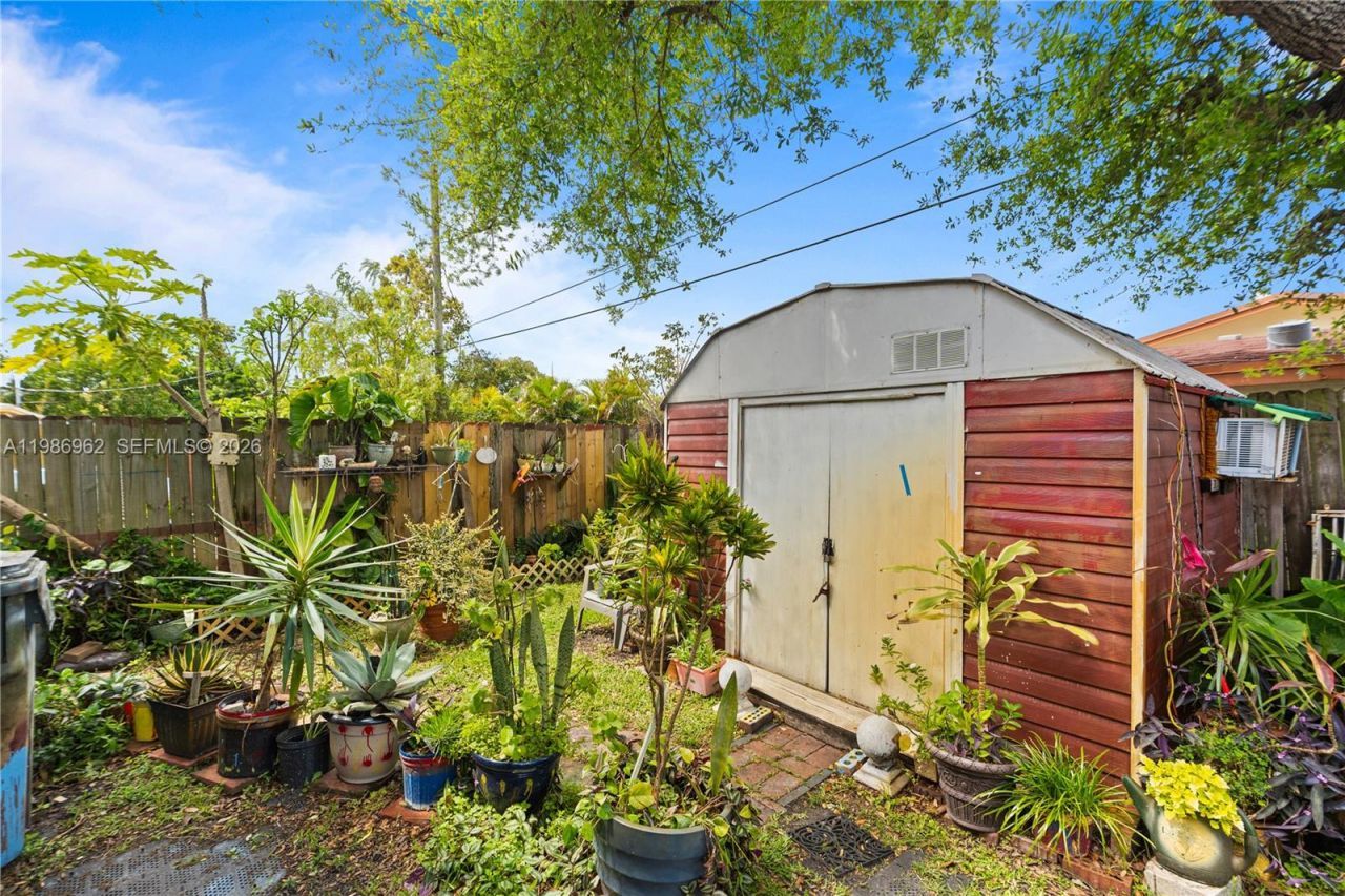 720 NW 4th St , Hallandale Beach, FL 33009 Photo