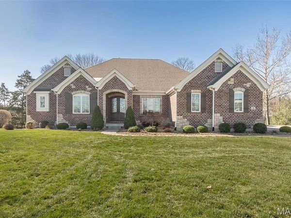 30 Meadowbrook Country Club Estate, Ballwin, MO 63011