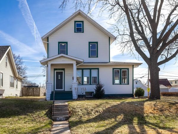 3001 Davenport Avenue , Davenport, IA 52803