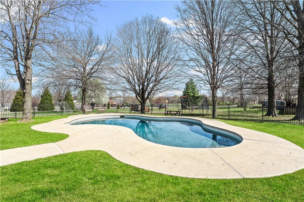 5203 S Pleasant Lane, Rogers, AR 72758 Main Photo