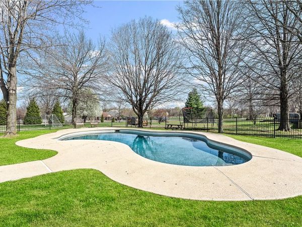 5203 S Pleasant Lane, Rogers, AR 72758