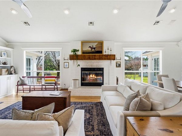 5203 S Pleasant Lane, Rogers, AR 72758