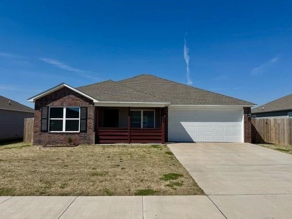 1402 S Pampas Street , Siloam Springs, AR 72761