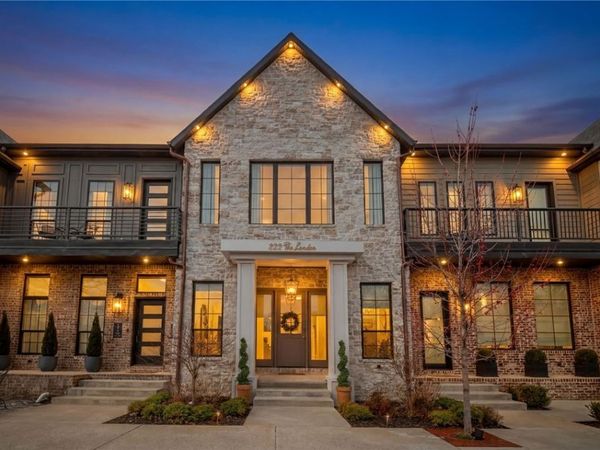 222 SE B Street , Bentonville, AR 72712