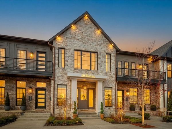 222 SE B Street, Bentonville, AR 72712