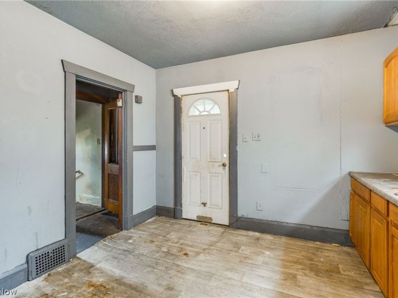 3005 Rush Boulevard, Youngstown, OH 44507 Photo 3