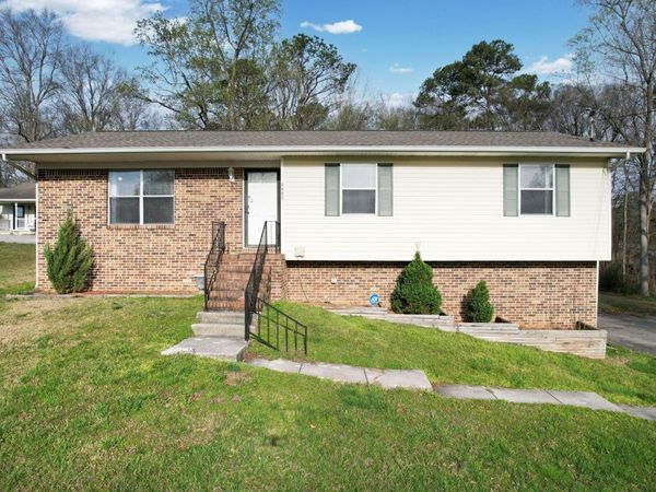 4665 Ridgeview Avenue NW, Cleveland, TN 37312