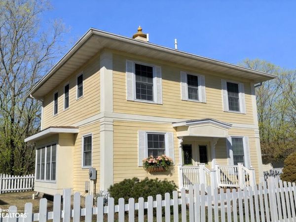 716 Orchard Place, Fairfield, IA 52556