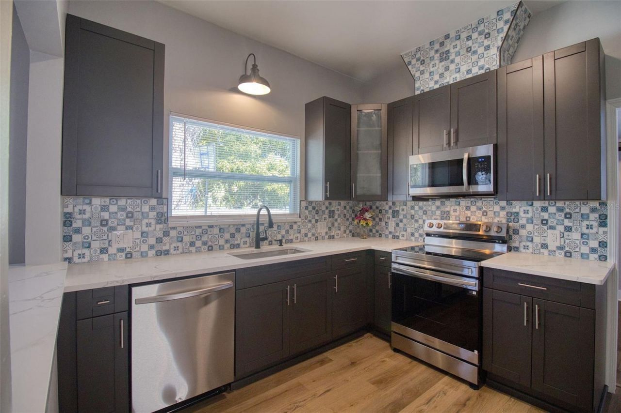 675 16th Avenue S, Unit 1, Saint Petersburg, FL 33701 Photo