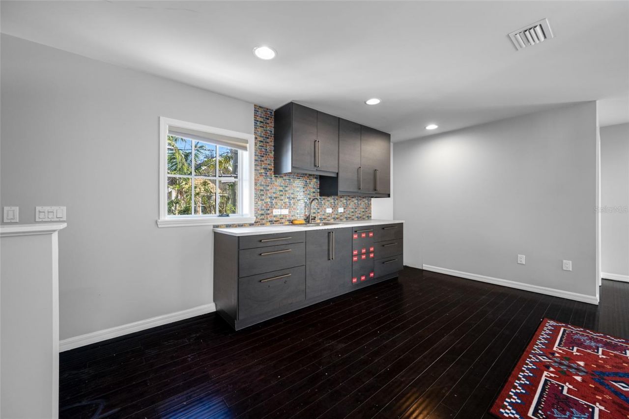 908 S Dakota Avenue, Tampa, FL 33606 Photo