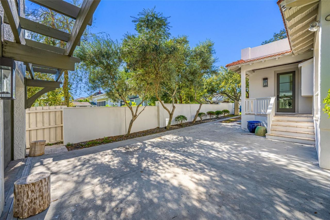 908 S Dakota Avenue, Tampa, FL 33606 Photo