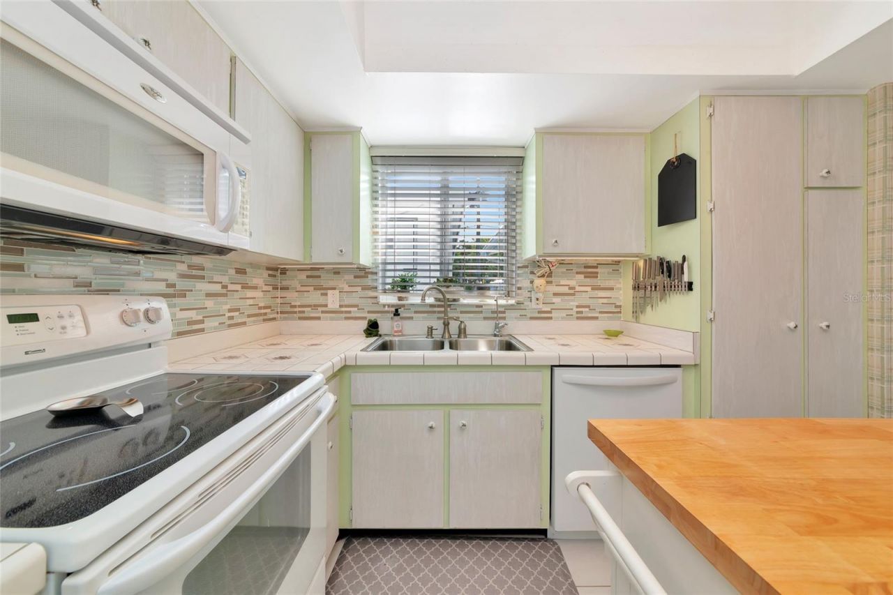 1807 University Place, Unit 151, Sarasota, FL 34235 Photo
