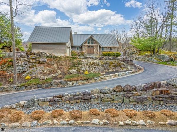 10 Hemlock Ave, Andover, NJ 07860