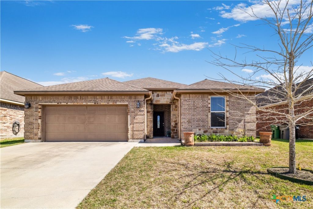 609 Mason Circle, Victoria, TX 77904 Main Photo