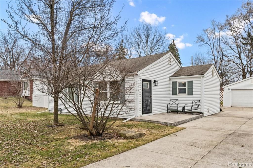 2625 Hessel Avenue, Rochester Hills, MI 48307 Main Photo