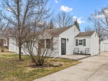 2625 Hessel Avenue, Rochester Hills, MI 48307