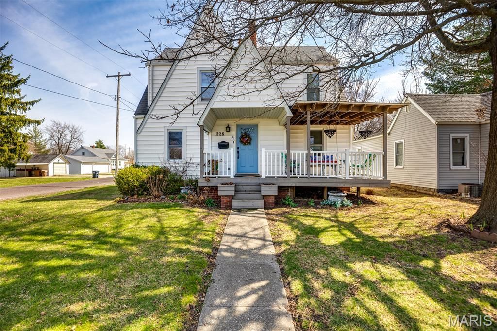 1226 N Van Buren Street, Litchfield, IL 62056 Main Photo