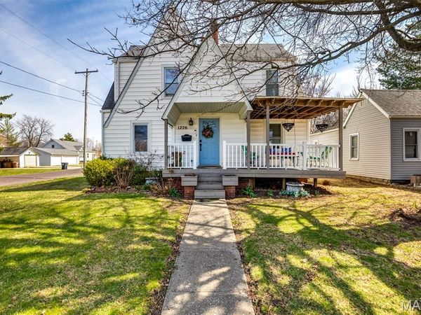 1226 N Van Buren Street, Litchfield, IL 62056