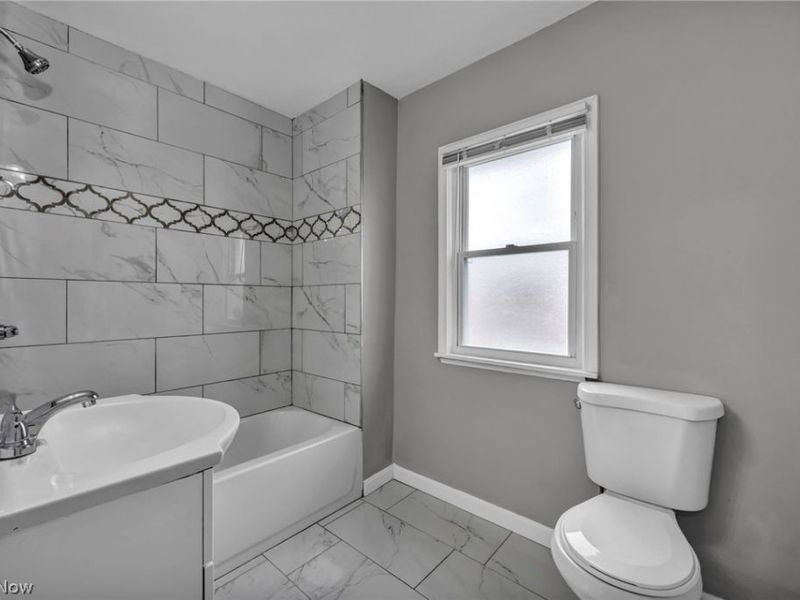 13315 Thornhurst Avenue, Garfield Heights, OH 44105 Photo 16