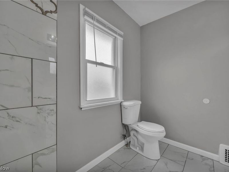 13315 Thornhurst Avenue, Garfield Heights, OH 44105 Photo 17