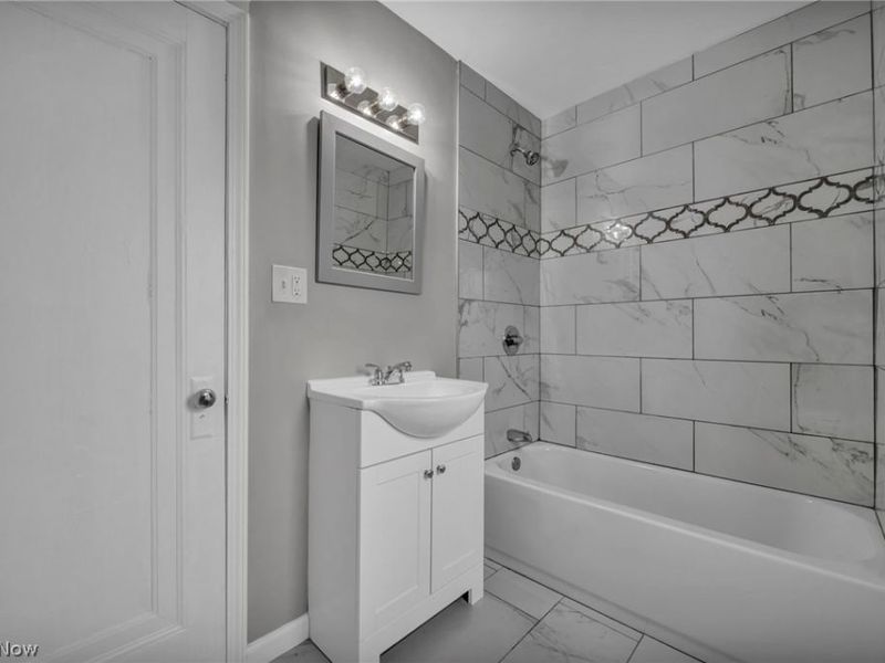 13315 Thornhurst Avenue, Garfield Heights, OH 44105 Photo 18