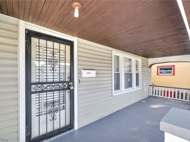 13315 Thornhurst Avenue, Garfield Heights, OH 44105 Photo 2