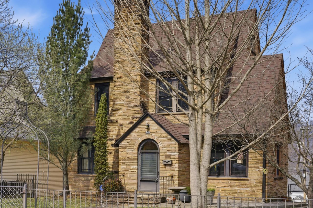 717 Clinton Street, Harriman, TN 37748 Main Photo