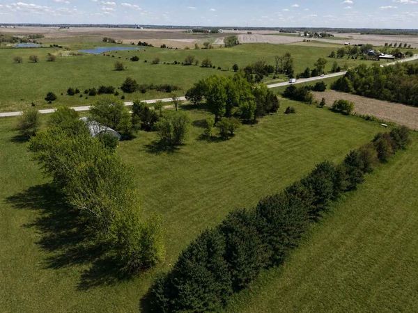 5515 24th Avenue Dr, Vinton, IA 52349