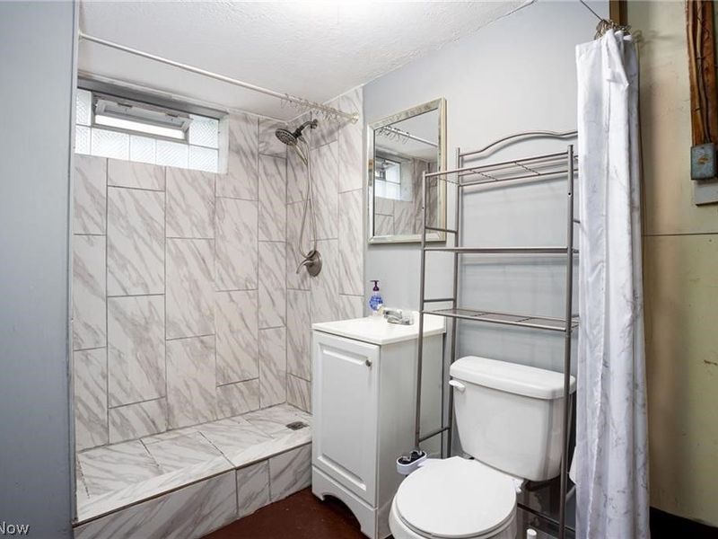 41 E Rosewood Avenue, Akron, OH 44301 Photo 23