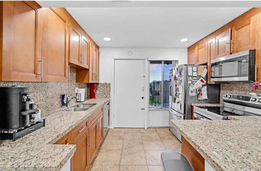 9240 Fontainebleau Blvd , Unit 506, Miami, FL 33172 Photo