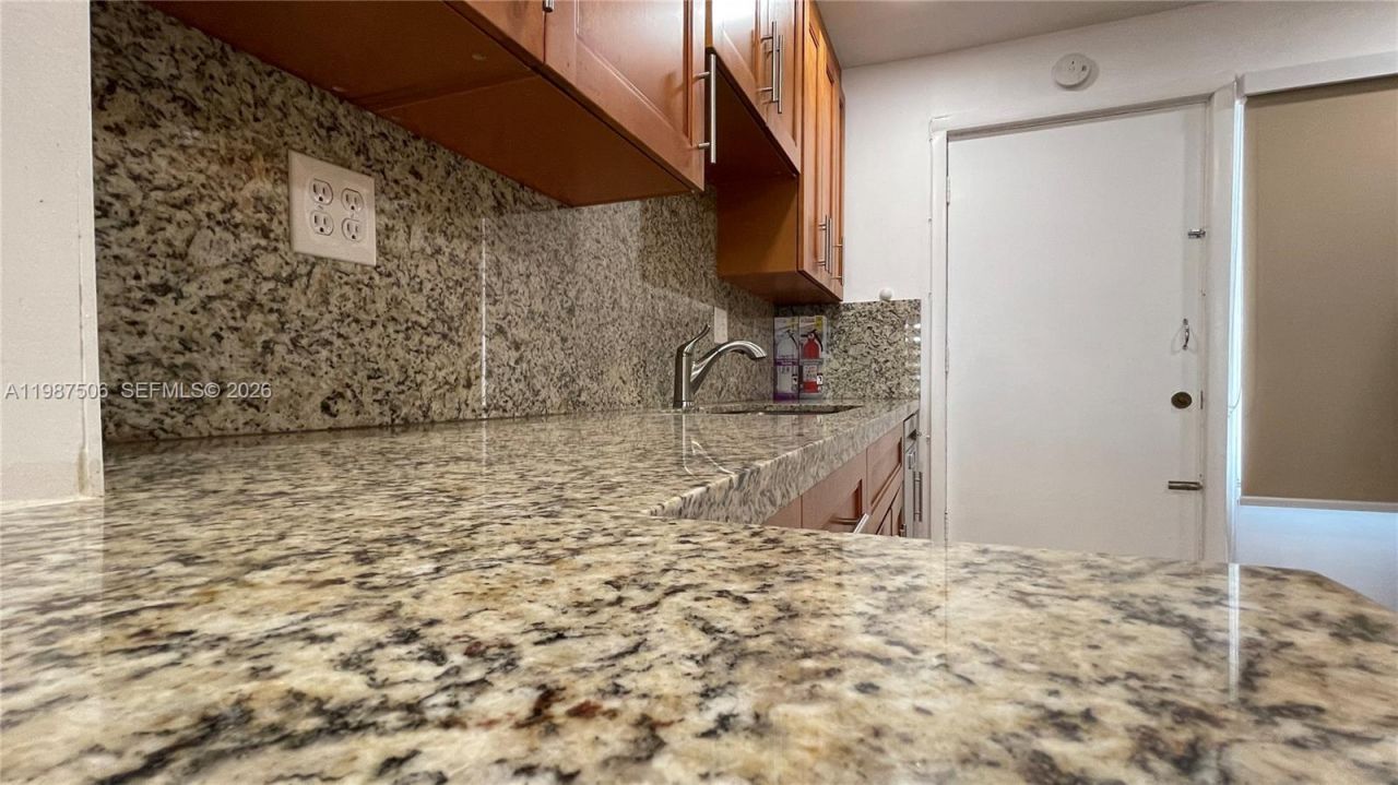 9240 Fontainebleau Blvd , Unit 506, Miami, FL 33172 Photo