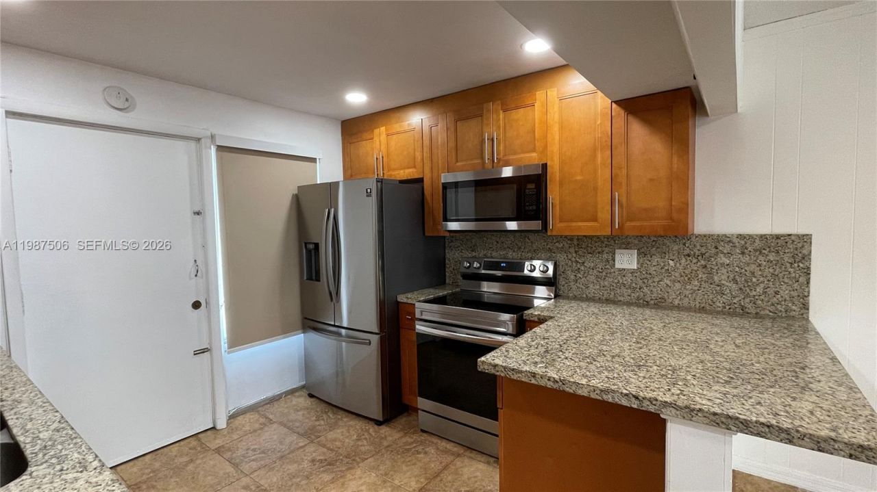 9240 Fontainebleau Blvd , Unit 506, Miami, FL 33172 Photo